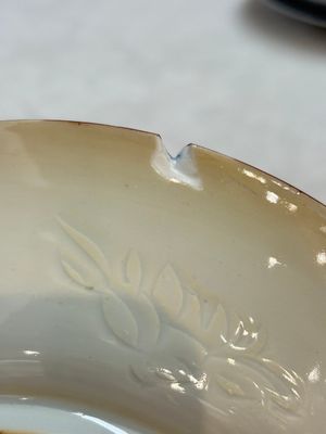A Dutch-decorated Chinese plate, an Imari-verte dish and a blue and white dish, Kangxi/Yongzheng — photo 29