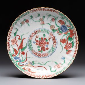 A Dutch-decorated Chinese plate, an Imari-verte dish and a blue and white dish, Kangxi/Yongzheng — photo 2