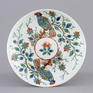 A Dutch-decorated Chinese porcelain saucer plate with parrots, 18th C. — photo 1