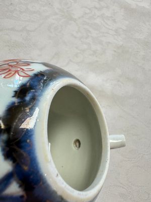 A Dutch-decorated Japanese teapot and an Imari teapot, Edo, 18th C. — photo 13