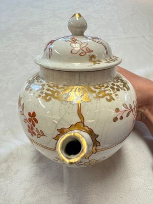 A Dutch-decorated Japanese teapot and an Imari teapot, Edo, 18th C. — photo 21