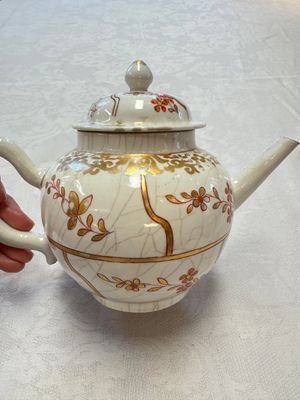 A Dutch-decorated Japanese teapot and an Imari teapot, Edo, 18th C. — photo 22