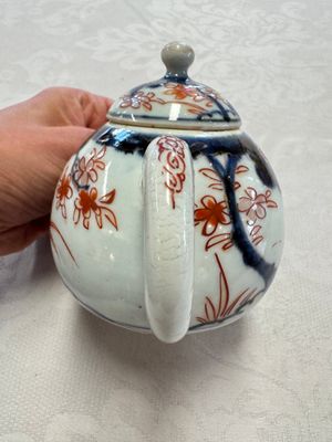 A Dutch-decorated Japanese teapot and an Imari teapot, Edo, 18th C. — photo 3
