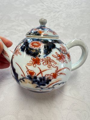 A Dutch-decorated Japanese teapot and an Imari teapot, Edo, 18th C. — photo 4