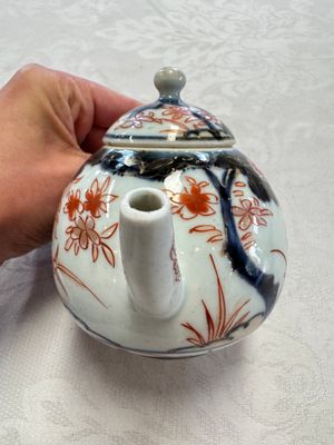 A Dutch-decorated Japanese teapot and an Imari teapot, Edo, 18th C. — photo 5