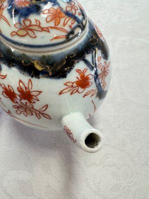 A Dutch-decorated Japanese teapot and an Imari teapot, Edo, 18th C. — photo 6