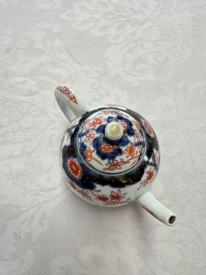 A Dutch-decorated Japanese teapot and an Imari teapot, Edo, 18th C. — photo 9