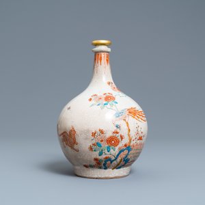 A Dutch-decorated Kakiemon-style Japanese Arita apothecary flask, Edo, 17/18th C. — photo 3