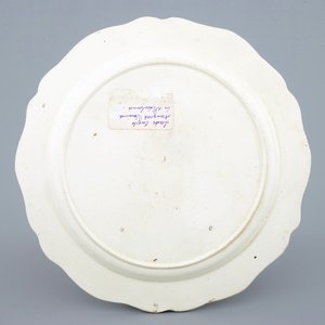 A Dutch-decorated Leeds creamware plate depicting "The flight into Egypt", 18th C. — 照片 2