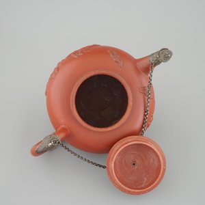 A Dutch Delft Ary de Milde red earthenware teapot and cover, late 17th C. — 照片 6