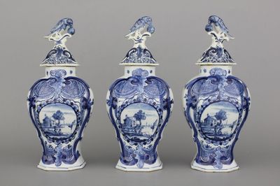 A Dutch Delft blue and white 3-piece garniture with bird finials, 18th C.