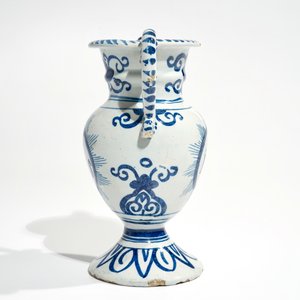 A Dutch Delft blue and white altar vase with IHS inscription, 18th C. — photo 5
