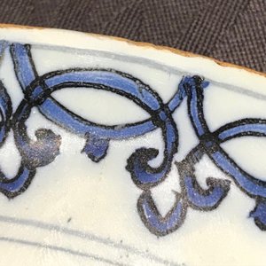 A Dutch Delft blue and white armorial plate, 17th C. — photo 5