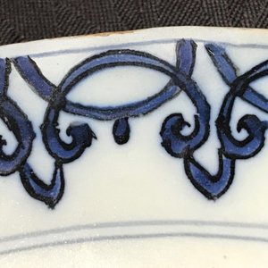 A Dutch Delft blue and white armorial plate, 17th C. — photo 6