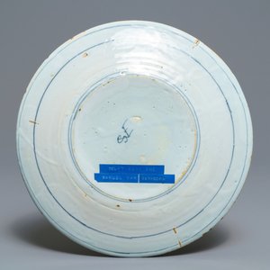 A Dutch Delft blue and white armorial plate, 2nd half 17th C. — 照片 2