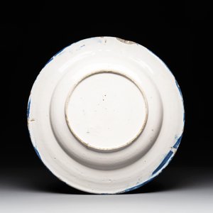 A Dutch Delft blue and white 'biblical subject' dish, 17th C. — photo 2