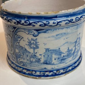 A Dutch Delft blue and white box and cover with fine landscapes, 1st half 18th C. — 照片 12