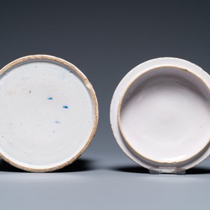 A Dutch Delft blue and white box and cover with fine landscapes, 1st half 18th C. — 照片 6