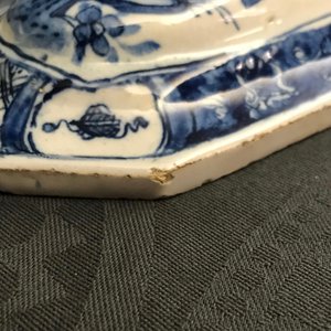 A Dutch Delft blue and white brush back, 18th C. — 照片 3