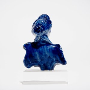 A Dutch Delft blue and white bust of a female, 18th C. — photo 4