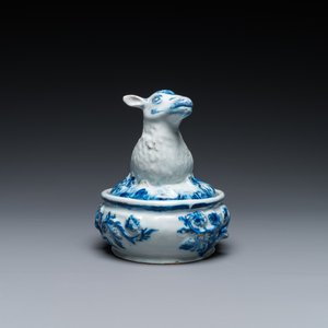 A Dutch Delft blue and white butter tub with a lamb, 18th C. — 照片 3