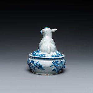 A Dutch Delft blue and white butter tub with a lamb, 18th C. — 照片 5