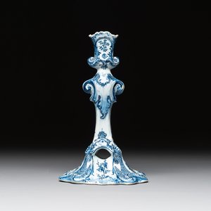 A Dutch Delft blue and white candle holder, 18th C. — photo 1