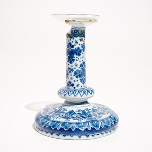 A Dutch Delft blue and white candlestick, 1st half 18th C. — 照片 1