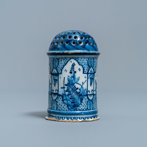 A Dutch Delft blue and white caster, 18th C. — 照片 3