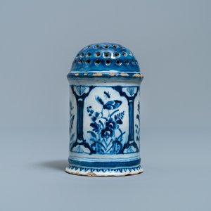 A Dutch Delft blue and white caster, 18th C. — 照片 3