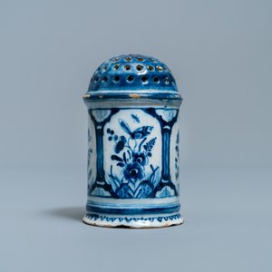 A Dutch Delft blue and white caster, 18th C. — 照片 5