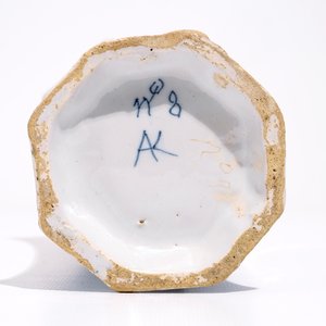 A Dutch Delft blue and white chinoiserie beaker vase, late 17th C. — 照片 5