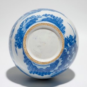 A Dutch Delft blue and white chinoiserie bottle vase, 17th C. — photo 5
