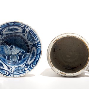 A Dutch Delft blue and white chinoiserie bowl and a polychrome Braunschweig mug, 1st half 18th C. — photo 6