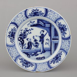 A Dutch Delft blue and white chinoiserie dish, 18th C. — photo 1