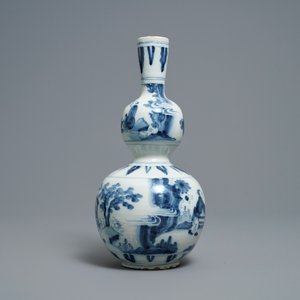 A Dutch Delft blue and white chinoiserie double gourd vase, early 18th C. — photo 2