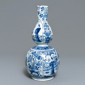 A Dutch Delft blue and white chinoiserie double gourd vase, early 18th C. — 照片 4
