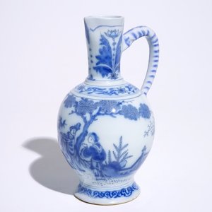 A Dutch Delft blue and white chinoiserie jug, 17th C. — 照片 1