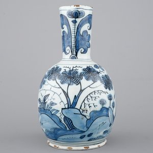 A Dutch Delft blue and white chinoiserie jug, 17th C. — photo 5