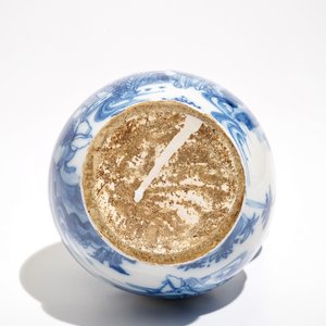 A Dutch Delft blue and white chinoiserie jug, 2nd halft 17th C. — photo 6