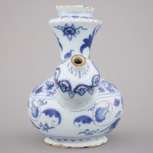 A Dutch Delft blue and white chinoiserie Kendi, late 17th C. — 照片 6