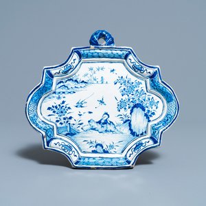 A Dutch Delft blue and white chinoiserie plaque, 18th C. — 照片 1