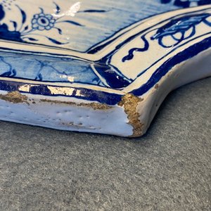 A Dutch Delft blue and white chinoiserie plaque, 18th C. — 照片 4