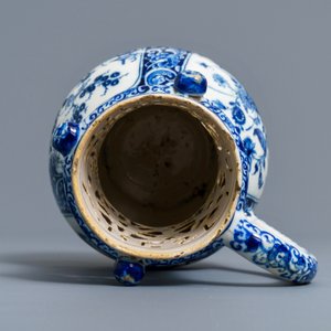 A Dutch Delft blue and white chinoiserie puzzle jug, dated 1743 — 照片 6