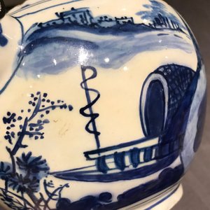 A Dutch Delft blue and white chinoiserie teapot and cover, 1st half 18th C. — 照片 7