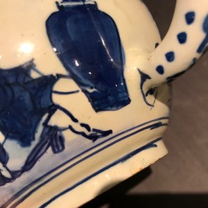 A Dutch Delft blue and white chinoiserie teapot and cover, 1st half 18th C. — 照片 8