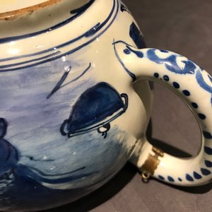 A Dutch Delft blue and white chinoiserie teapot and cover, 1st half 18th C. — 照片 9