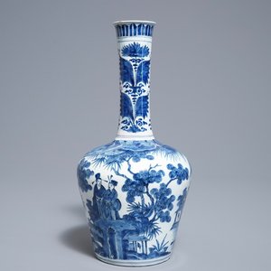 A Dutch Delft blue and white chinoiserie vase, 18th C. — 照片 1