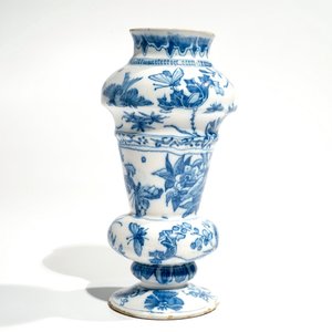 A Dutch Delft blue and white chinoiserie vase, 2nd half 17th C. — 照片 2