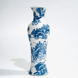 A Dutch Delft blue and white chinoiserie vase, 2nd half 17th C. — photo 1